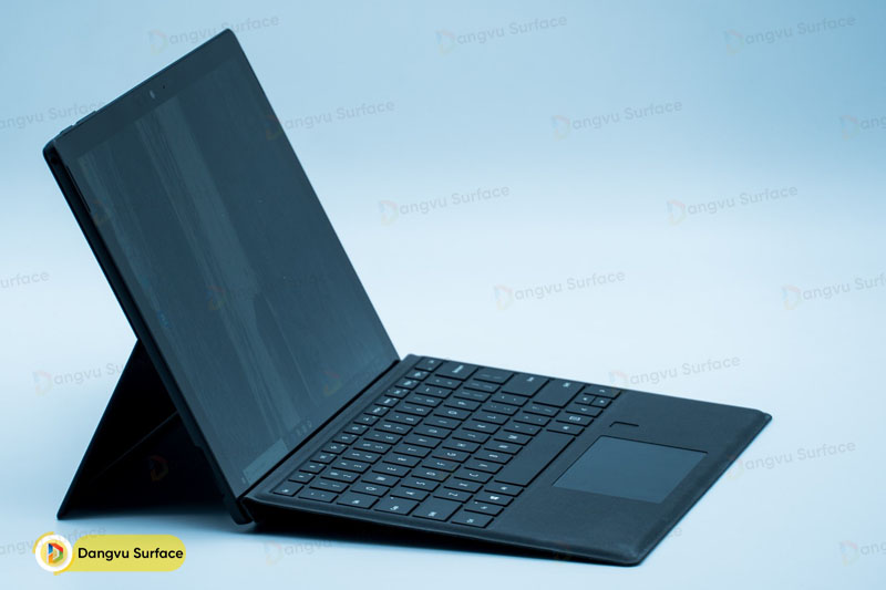 Việc không trang bị Type-C cũng không làm giảm sức hút của Surface Pro 6