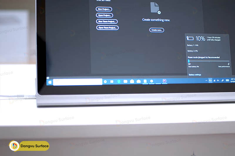 Vậy là Surface Book 2 có đến 2 cổng sạc