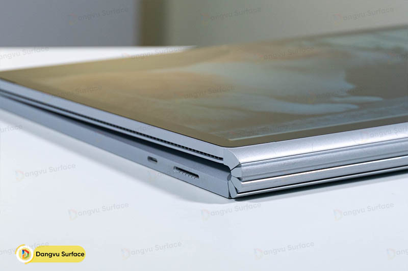 Việc trang bị Type-C lên Surface Book 2 cũng góp phần tăng tính hiện đại cho máy