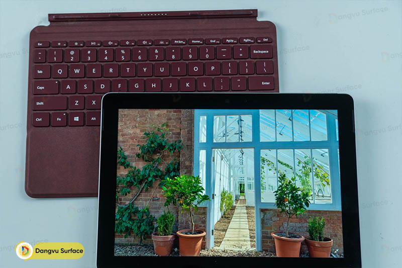 Người dùng muốn làm việc hiệu quả thì nên mua Surface Go kèm cả bàn phím