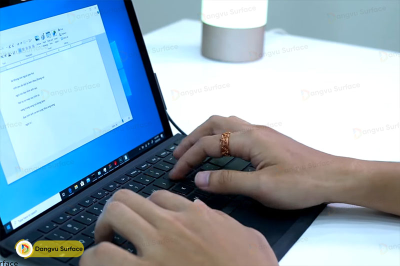 Sự liên kết giữa Surface và Office là rất tốt đơn giản bởi nó đều của Microsoft