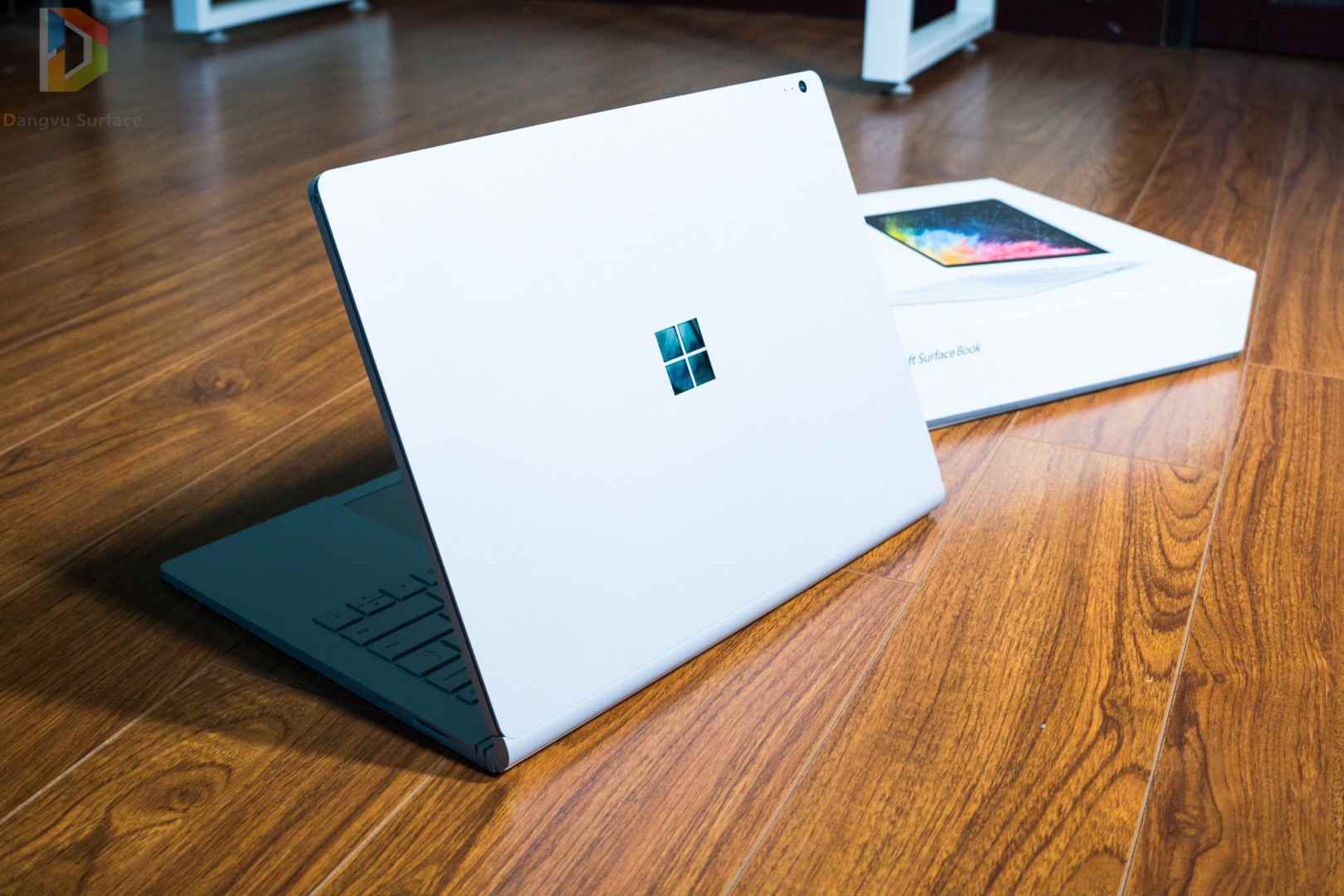 Chiếc máy ưu điểm Pin Trâu của Microsoft rất được ưa chuộng