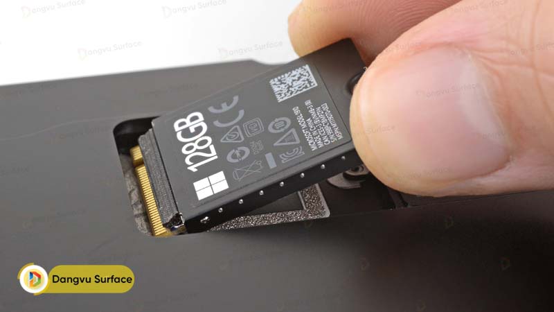 Có khả năng nâng cấp SSD và RAM tuy nhiên phải tuân theo quy trình của Microsoft