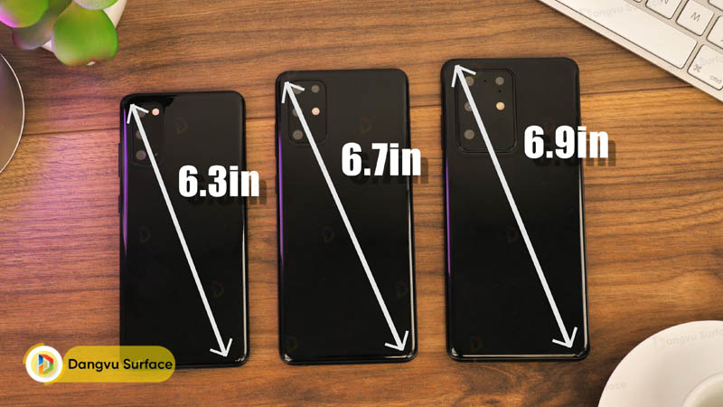 3 kích thưóc màn hình là: 6,9 inch, 6,7 inch và 6,3 inch