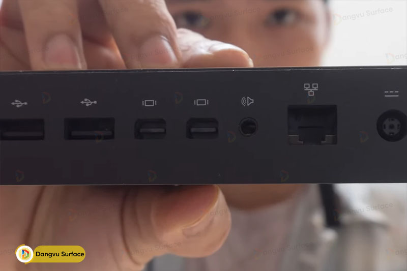 Surface Dock là một phụ kiện rất hữu ích