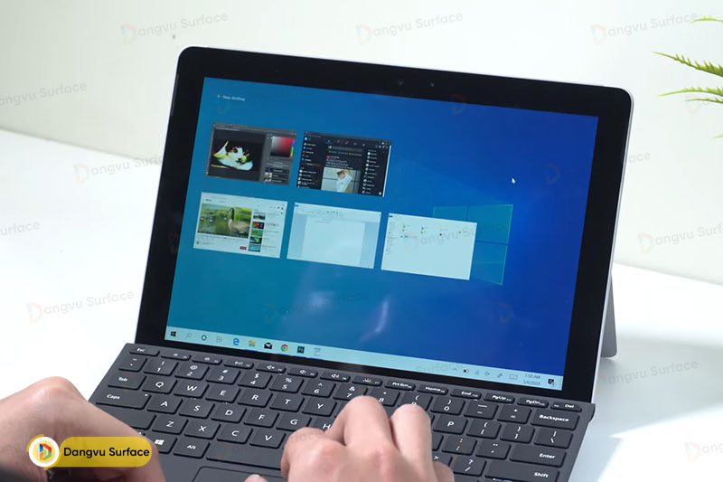 Thực tế thì Surface Go 2 vẫn đáng mua hơn. Nhờ chiếc màn hình của máy được mở rộng viền rất đẹp
