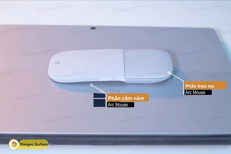 Các phím bấm đều phẳng, Arc Mouse được ví như 1 chiếc Trackpad di động