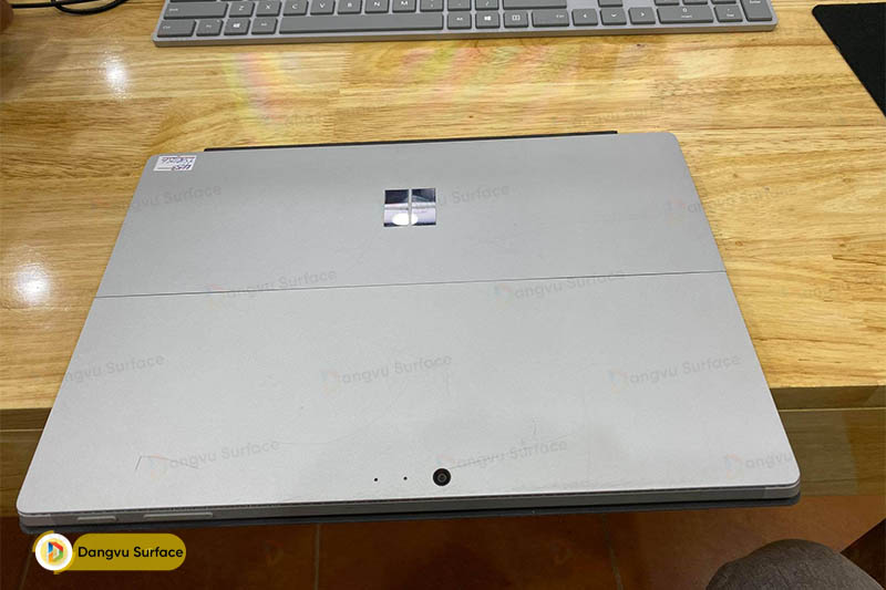 Phần Bên Ngoài Máy có khá nhiều thứ để kiểm tra