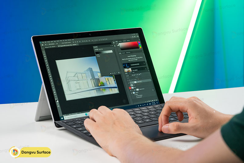 Surface Pro tuy không nhẹ bằng Surface Go nhưng đổi lại là cấu hình khỏe hơn