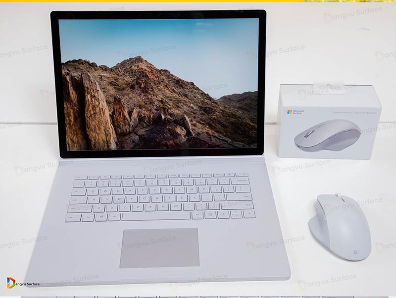 Không mỏng nhẹ như 2 thiết bị trên, Surface Book ưu điểm là Pin Trâu