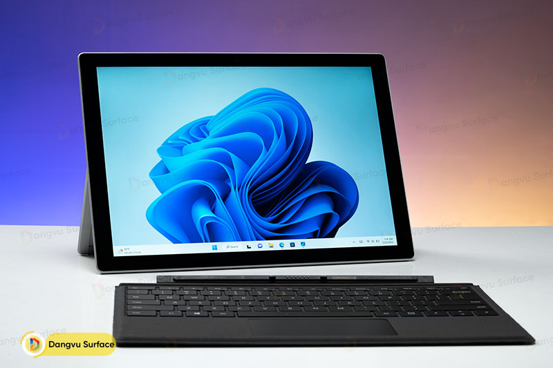 Bàn phím Type Cover là phụ kiện không thể thiếu