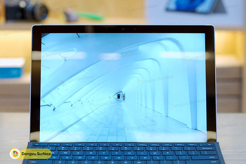 Chất lượng hiển thị màn hình Surface Pro 7 +