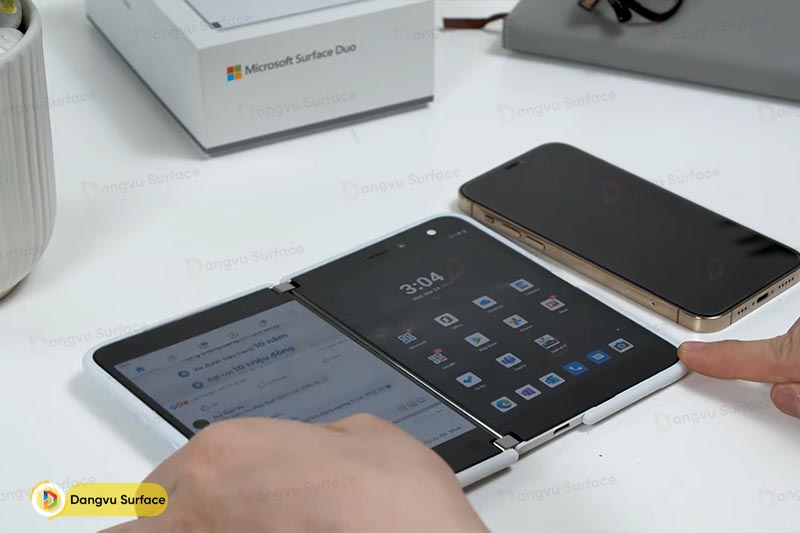 Surface Duo có thiết kế mỏng hơn cả Iphone 12 Pro