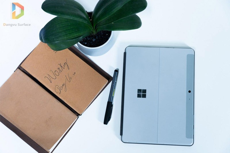 Surface Go được ví như một cuốn sổ, cuốn sách, từ điển 4.0