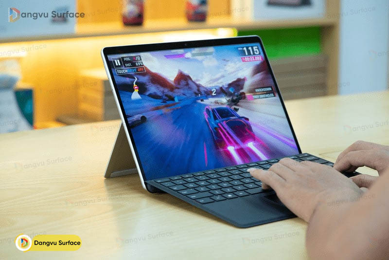 Bạn chỉ nên chơi một số từa game nhẹ, đơn giản, không đòi hỏi cấu hình cao trên dòng máy này để có được trải nghiệm tốt nhất.