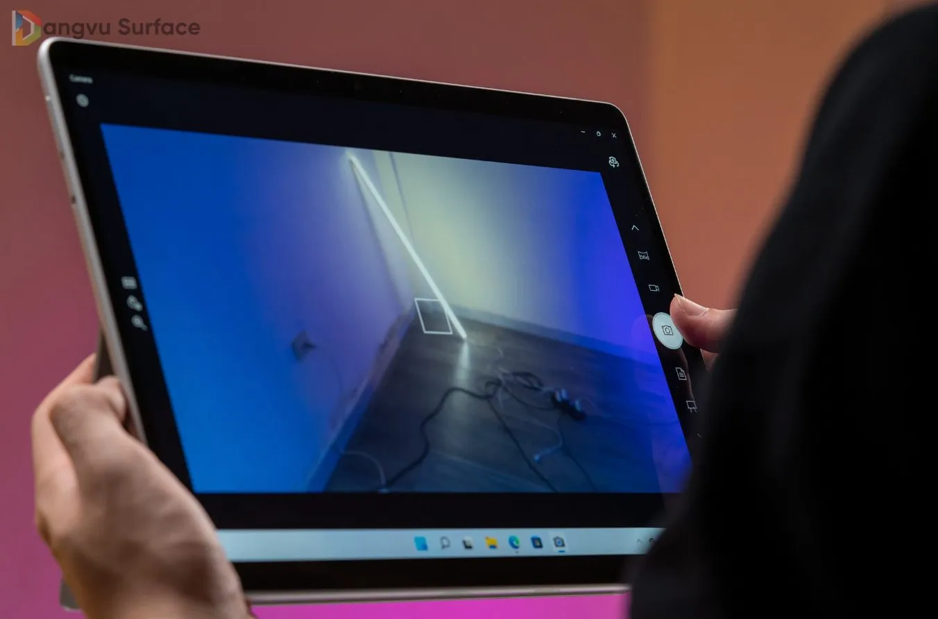 Chất lượng camera sau trên Surface cũng cực kỳ ấn tượng