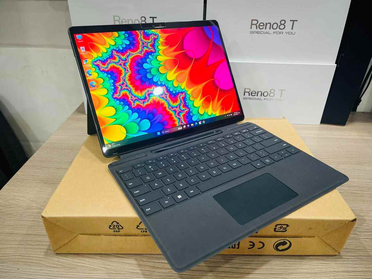 Màn hình máy rất đẹp lại có tốc độ làm mới lên tới 120Hz