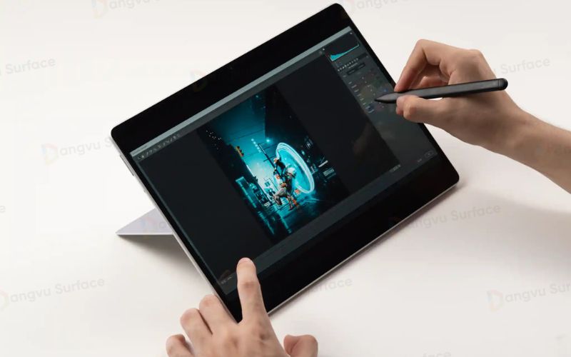 Màn hình của Pro 8 đã nâng lên IPS 13 inch, 2880 x 1920 pixels