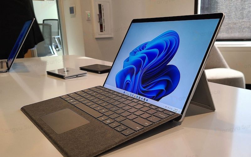 Ở đây bàn về 2 sản phẩm bước ngoặt của dòng Surface Pro