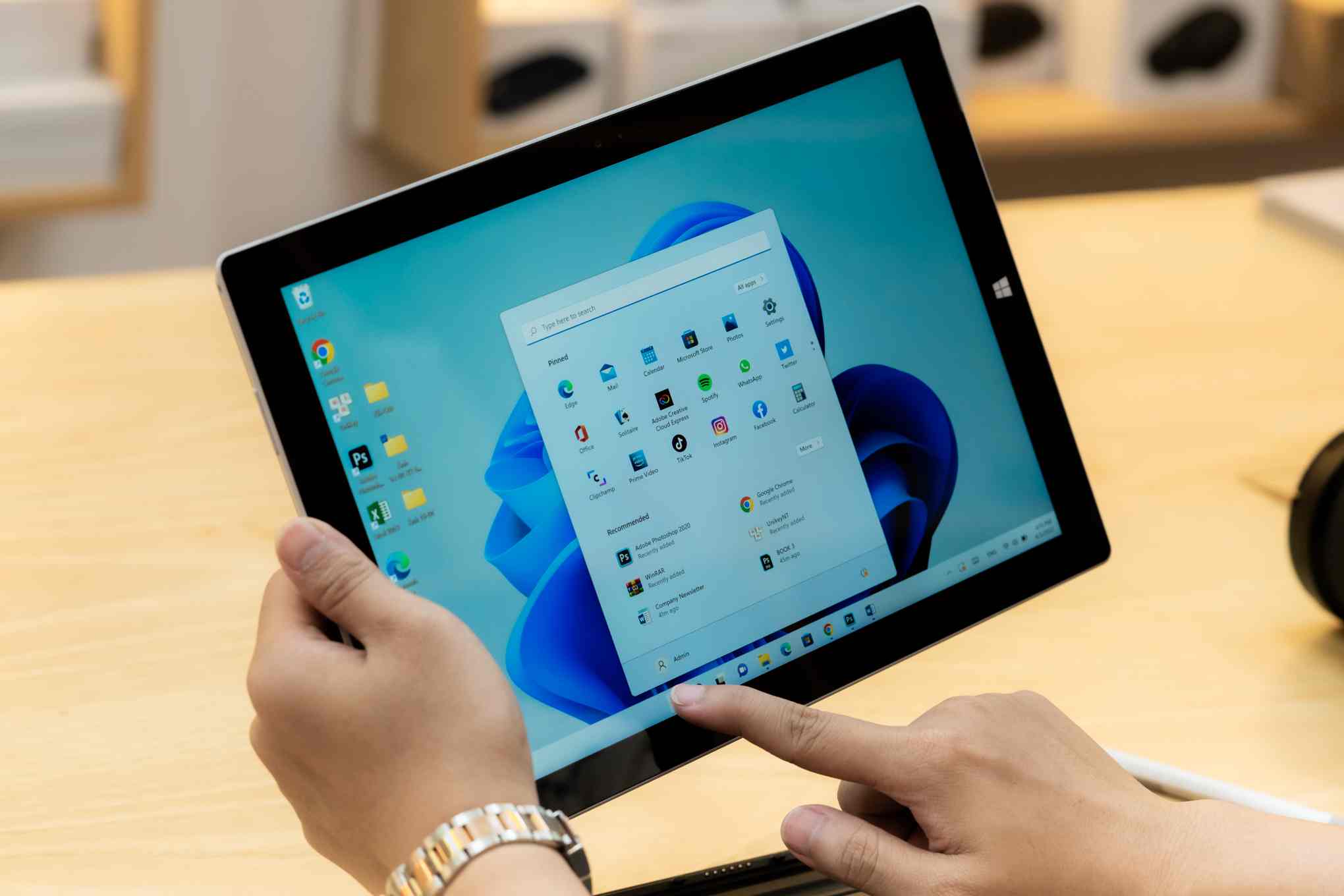 Cả thế hệ thứ 3 của Surface Go và Pro 3 đều được Microsoft sử dụng tỉ lệ 3:2 như mọi dòng Surface của hãng