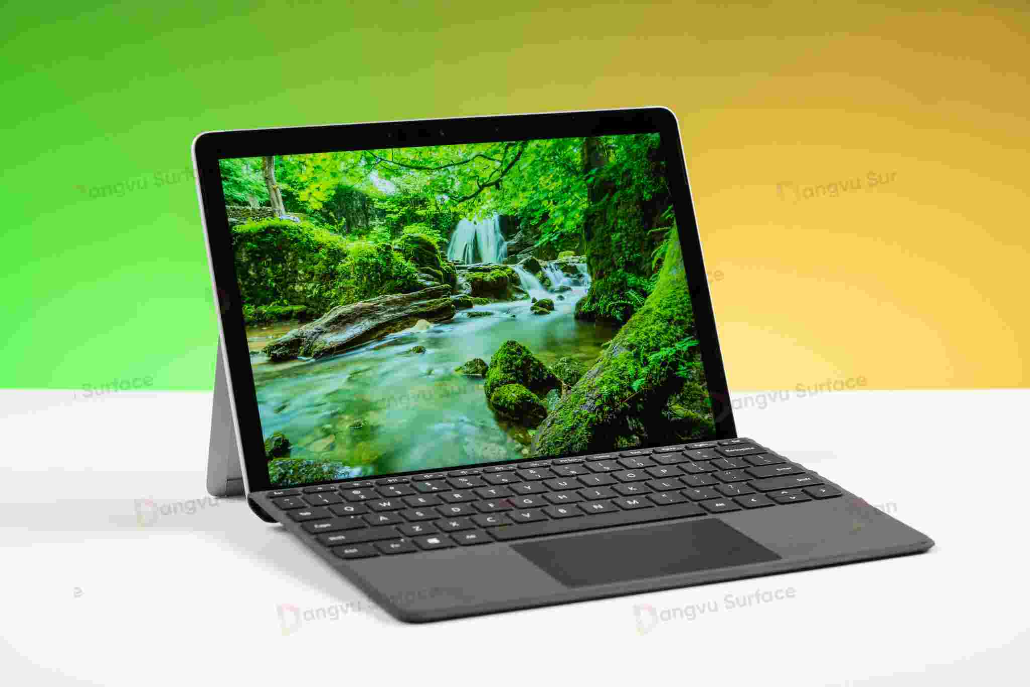 Surface Go 3 được trang bị màn hình IPS độ rộng 10.5 inch