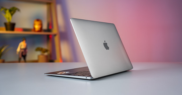 Macbook Air M1 có thiết kế khá đơn giản, không thay đổi nhiều so với phiên bản 2018