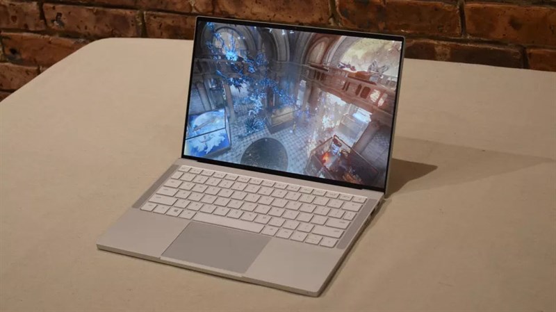 Màn hình có kích thước 13.3″ Full HD ôm lấy viền mỏng và sexy