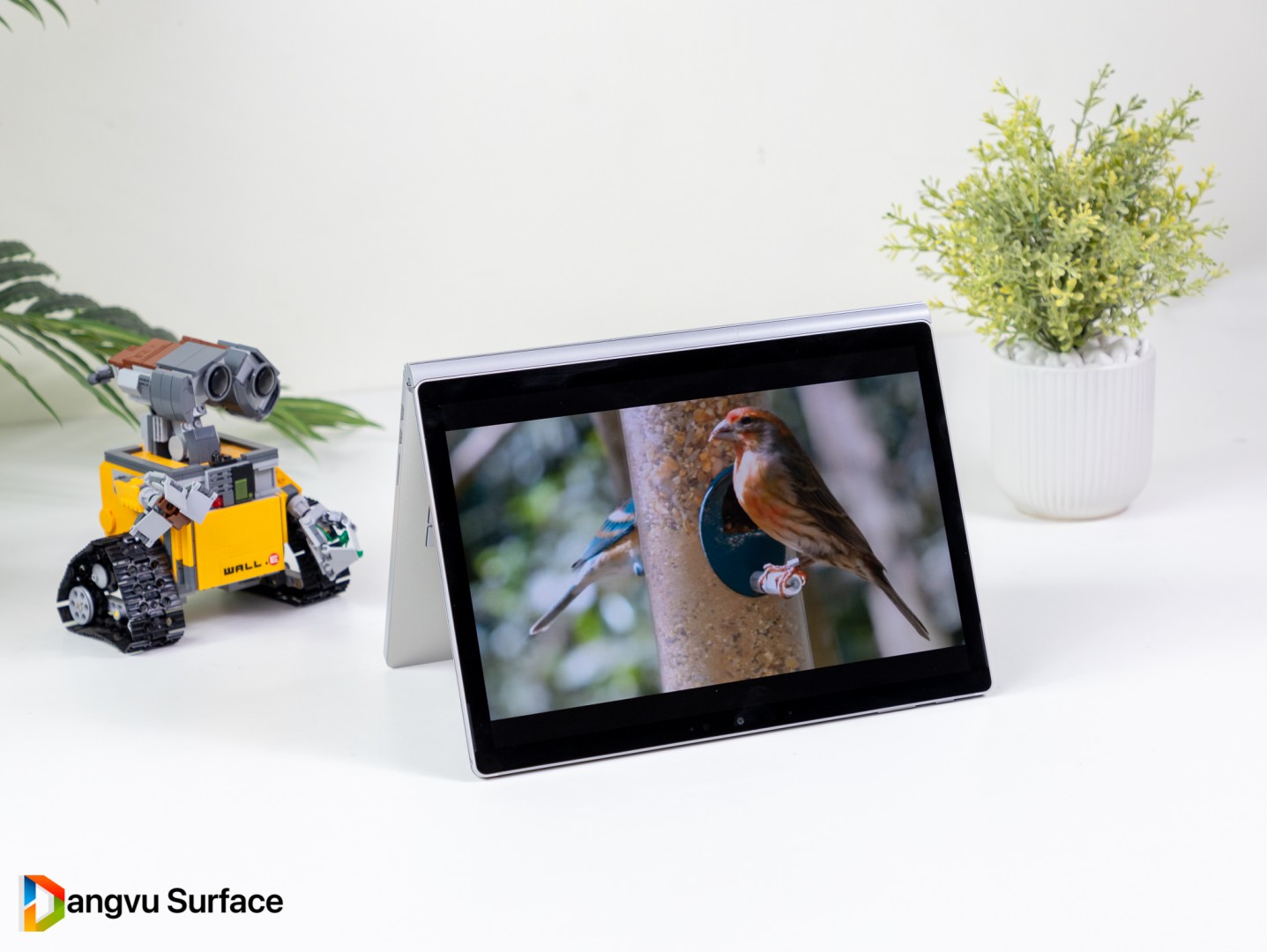 Surface Book 3 đang có độ phân giải và mật độ điểm ảnh cao hơn so với Surface Laptop Studio