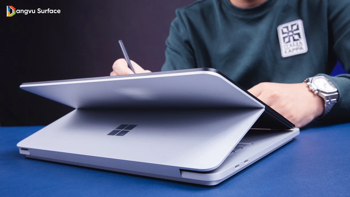 Bản lề động của Laptop Studio có tên Dynamic Woven Hinge