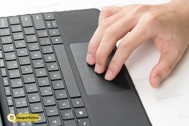 Trackpad trên bàn phím Surface Go Type Cover