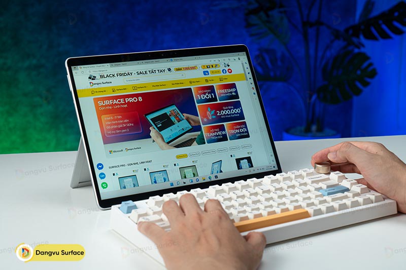Sử dụng bàn phím đúng cách có thể giúp tránh đau hoặc tổn thương cổ tay, bàn tay và cánh tay