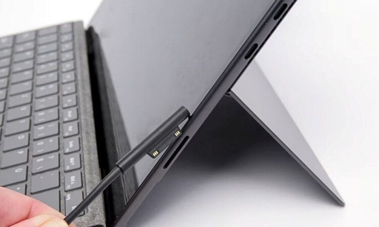 Ngừng cắm sạc và để máy tính hoạt động đến khi pin cạn kiệt hoàn toàn