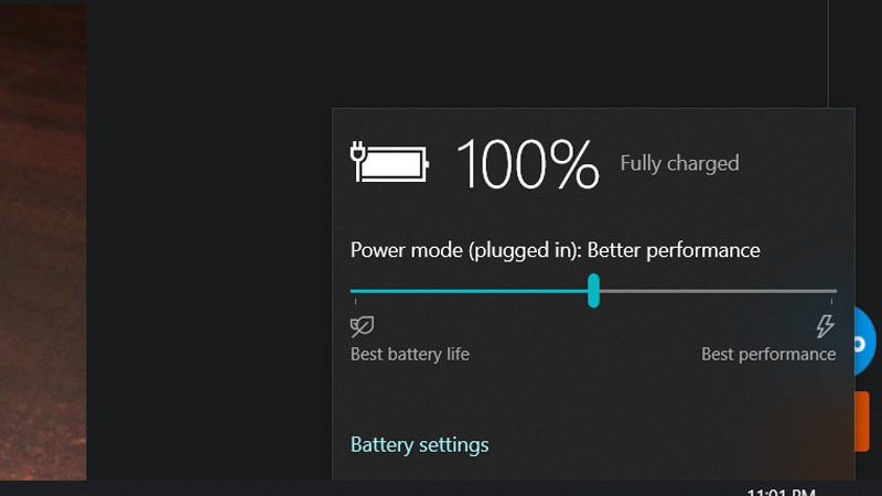 Cắm sạc laptop như bình thường và đợi đến khi pin sạc đầy 100%