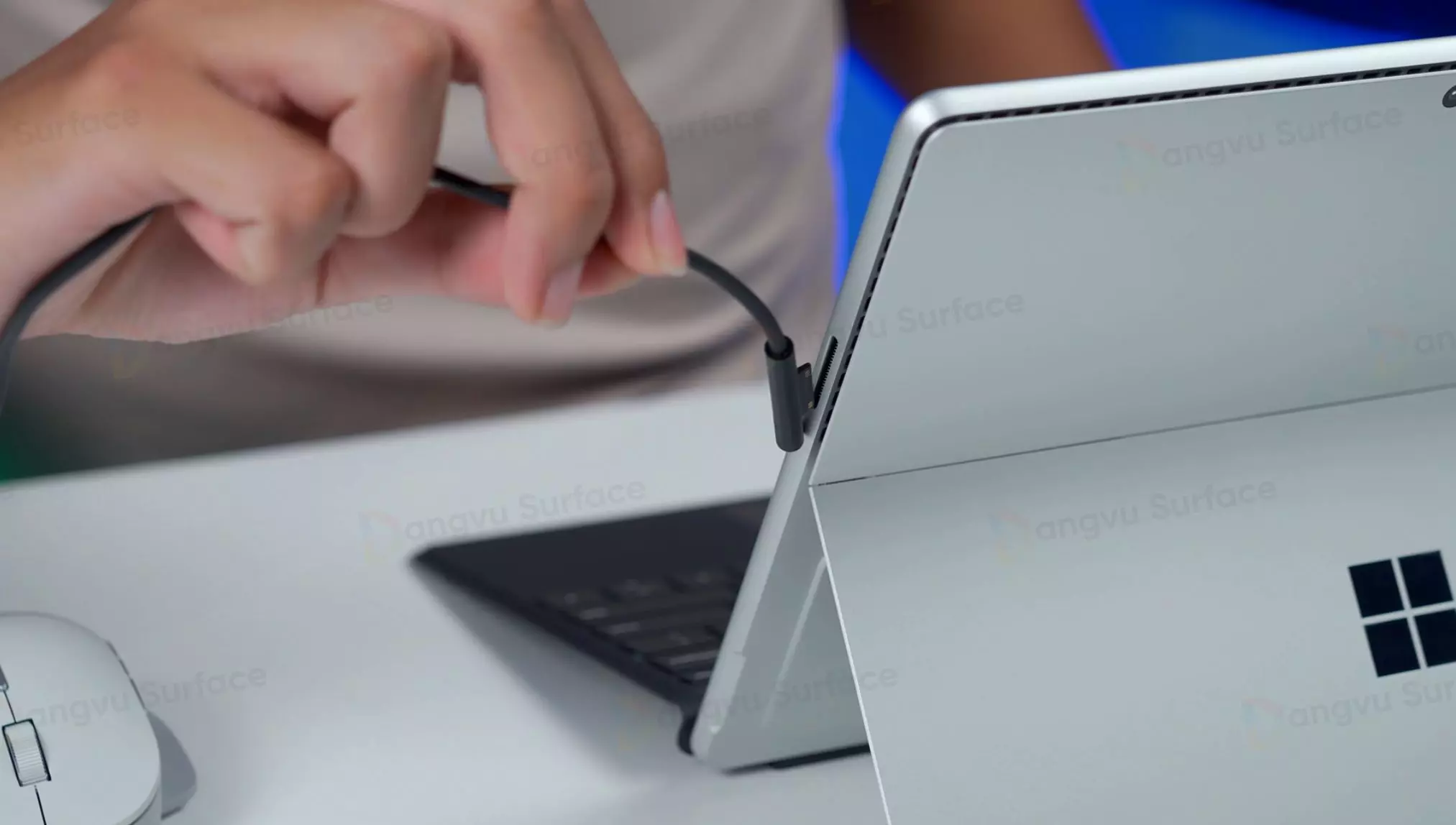 Xả pin Surface định kỳ, khoảng 2 tháng một lần