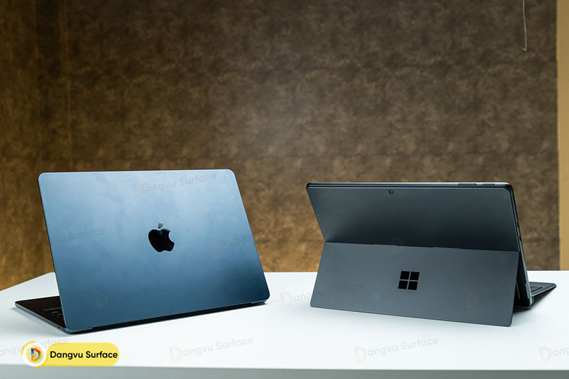 Cả hai đều xứng đáng là chiếc Laptop đẳng cấp, sang trọng và hiện đại