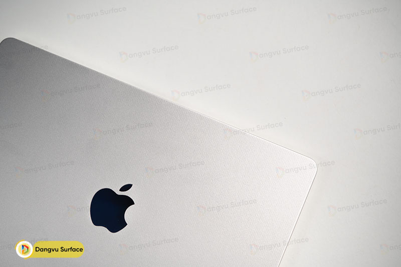 Macbook M2 sử dụng chất liệu hợp kim nhôm thông thường