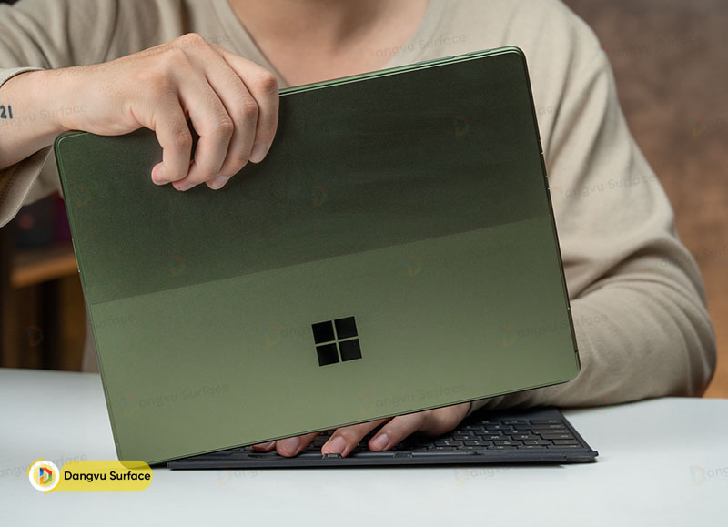 Surface Pro 9 sử dụng chất liệu nhôm magiê cao cấp