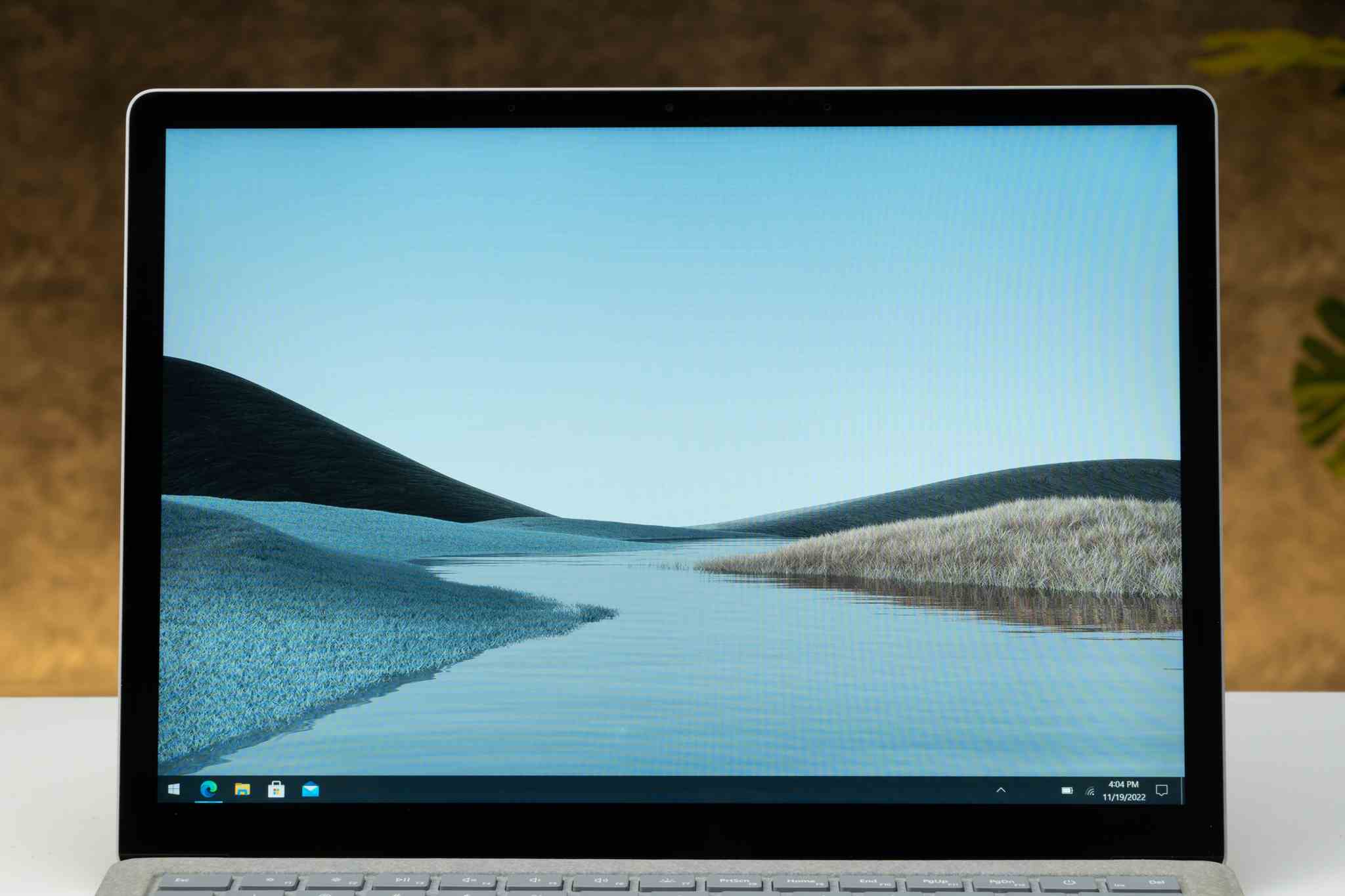 màn hình máy surface laptop 2 có tính năng 10 điểm chạm cảm ứng
