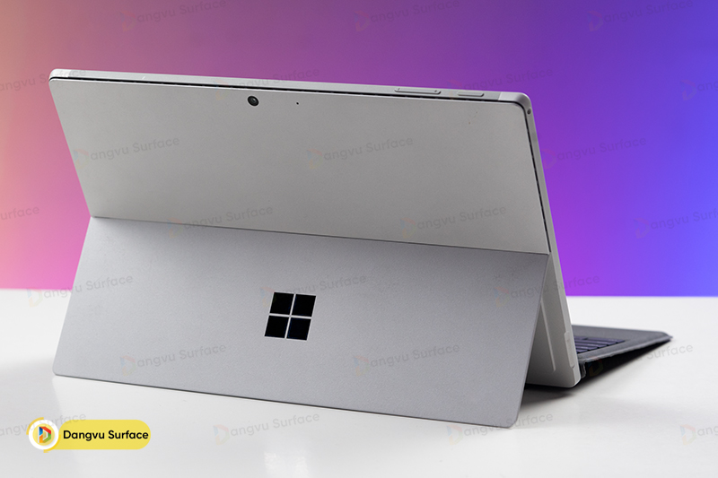 Surface Pro 7 Plus là một dòng laptop lai giữa thiết kế truyền thống và tablet