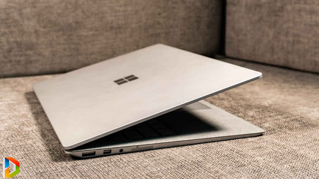 Surface Laptop 2 là sản phẩm có thiết kế mỏng nhẹ
