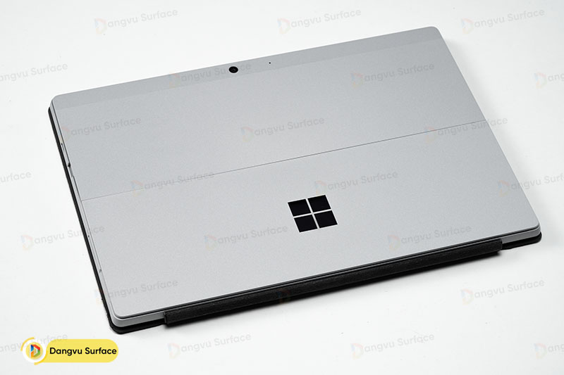 Dung lượng SSD 256GB, thì không phải quá ít mà vẫn rất phù hợp cho anh em văn phòng làm các tác vụ cơ bản, thông thường