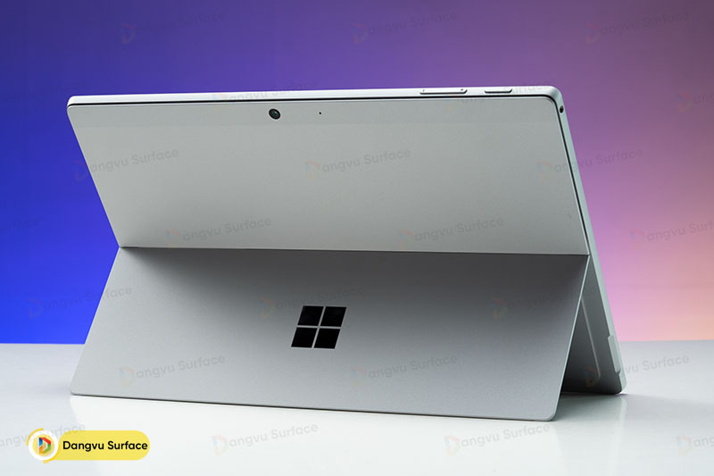 Một laptop ổn áp phục vụ được đa tác vụ và có thể chuyển đổi công năng