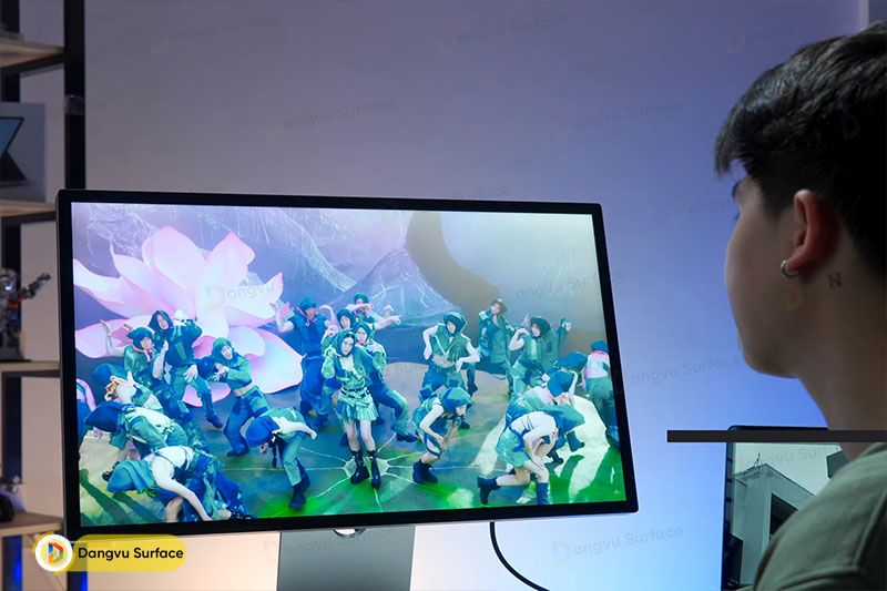 Apple Studio Display được trang bị màn hình 27 inch, độ phân giải 5K đạt chuẩn Retina với 60Hz và 218 ppi
