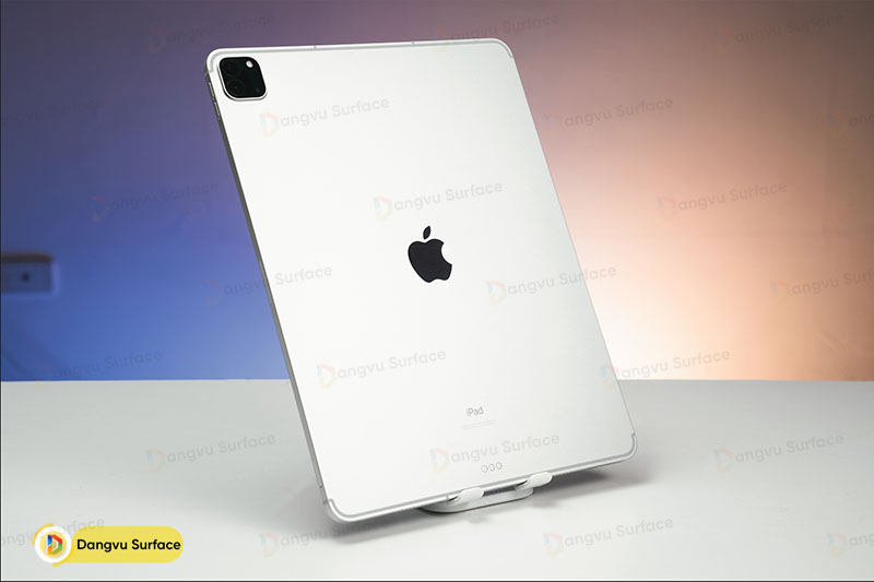 Ipad pro M2 vẫn giữ vững phong cách thanh lịch, tối giản và không kém phần sang trọng