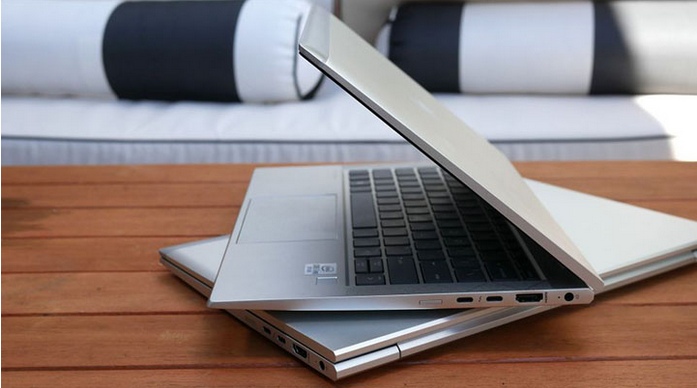 EliteBook 840 G7 sở hữu 3 cạnh lần lượt là 323.6 x 214.6 x 17.8 mm và có trọng lượng 1.36 kg