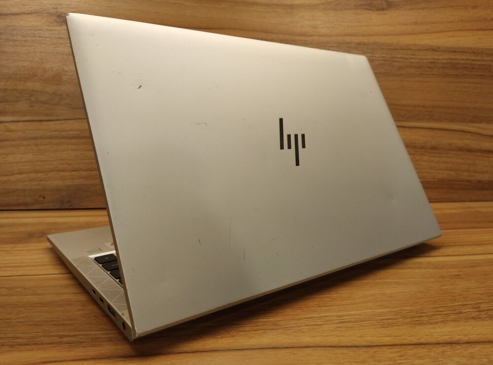 EliteBook 840 G7 chỉ có 1 tùy chọn màu sắc duy nhất là xám bạc