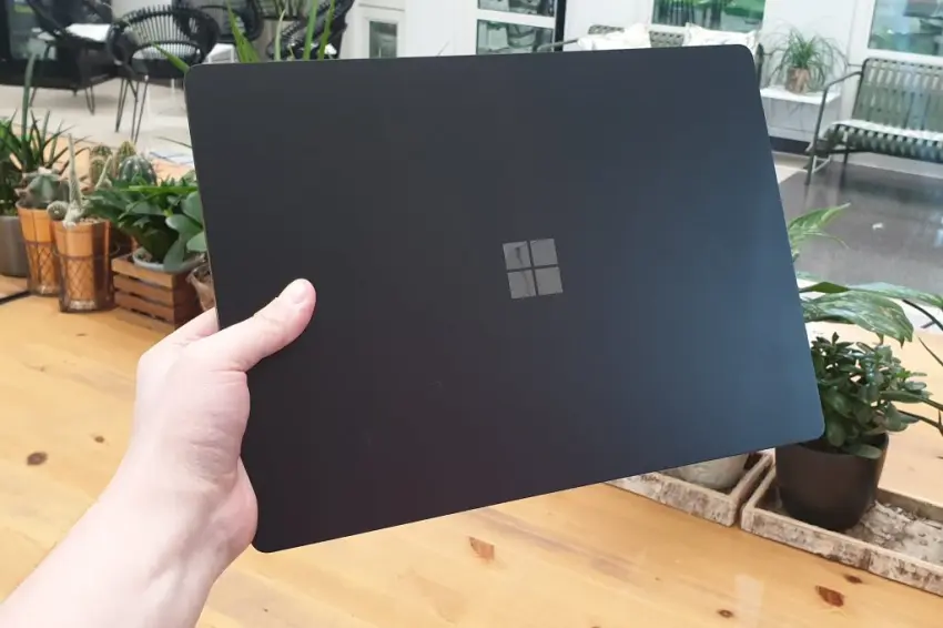 Cả 2 dòng laptop này đều phục vụ được nhu cầu của hầu hết người sử dụng laptop hiện nay