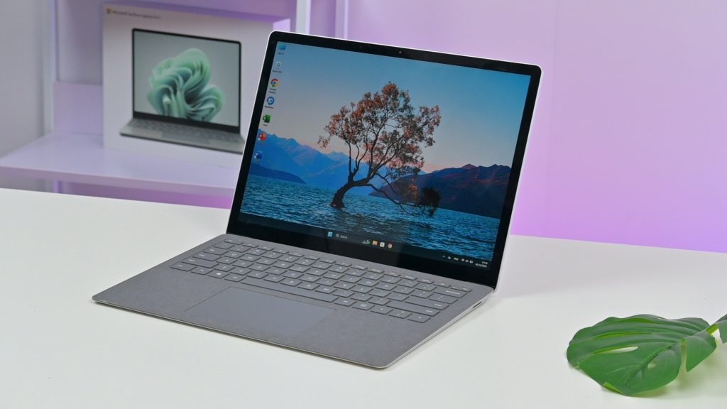 Lớp lót sử dụng vải Alcantara (1 đặc trưng riêng của Surface) 