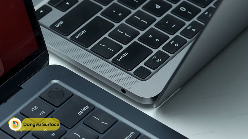 Macbook Air M2 bổ sung thêm phím Touch ID với vòng tròn đặc trưng trên phím