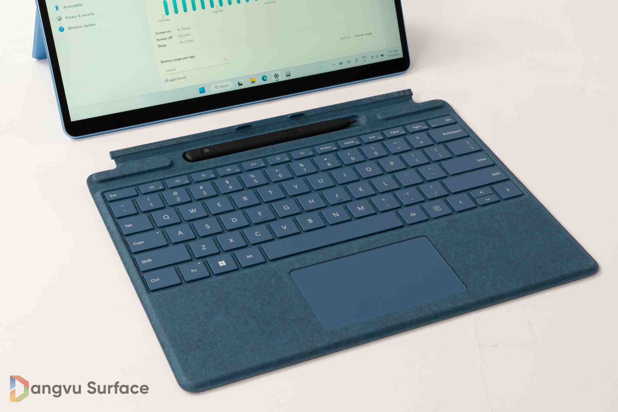 Type Cover được hoàn thiện bởi lớp Alcantara bên ngoài